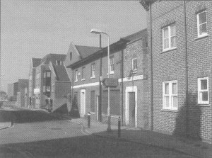 26-27 Staple Gardens, centre of picture, formerly New Inn