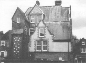 Corner of Staple Gardens/High Street