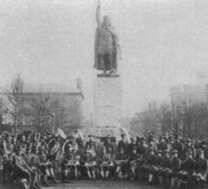 Erection King Alfred Statue 3