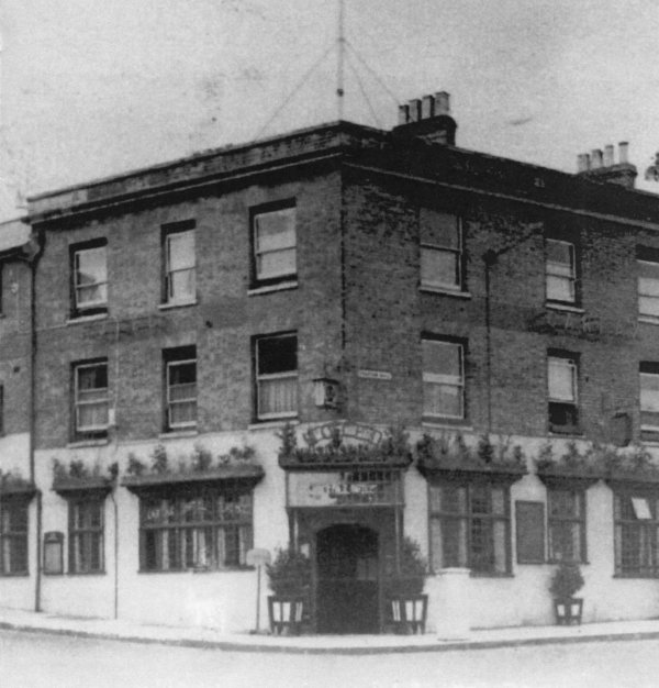 Carfax Hotel, Station Approach