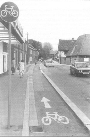The contraflow lane in Middle Brook Street
